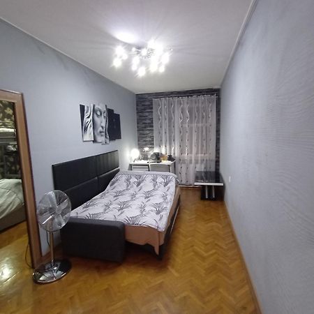 Apartament Venge -Cale Mieszkanie 46M2 Na Wylacznosc - Z Jedna Sypialnia I Jednym Sypialno-Salonem -3 Pietro Bez Windy- Rezerwacja Bez Karty Kredytowej-Klimatyzacja-Netflix-2 Lozeczka Dzieciece- Bezplatny Parking Publiczny Вроцлав Екстериор снимка