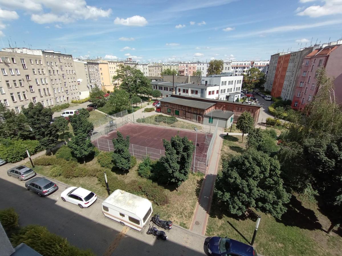 Apartament Venge -Cale Mieszkanie 46M2 Na Wylacznosc - Z Jedna Sypialnia I Jednym Sypialno-Salonem -3 Pietro Bez Windy- Rezerwacja Bez Karty Kredytowej-Klimatyzacja-Netflix-2 Lozeczka Dzieciece- Bezplatny Parking Publiczny Вроцлав Екстериор снимка