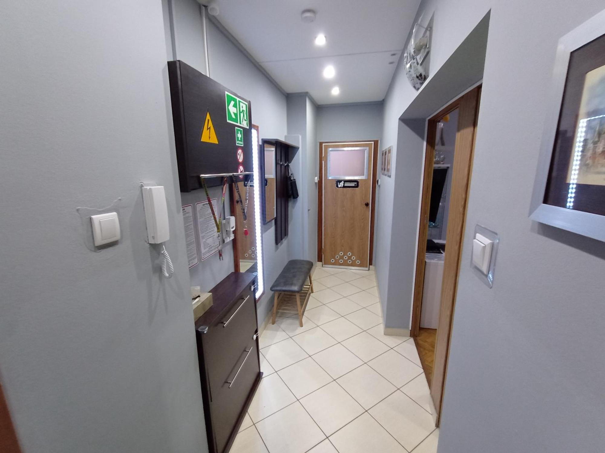 Apartament Venge -Cale Mieszkanie 46M2 Na Wylacznosc - Z Jedna Sypialnia I Jednym Sypialno-Salonem -3 Pietro Bez Windy- Rezerwacja Bez Karty Kredytowej-Klimatyzacja-Netflix-2 Lozeczka Dzieciece- Bezplatny Parking Publiczny Вроцлав Екстериор снимка